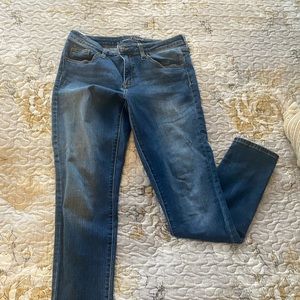 Universal thread mid rise skinny dark
